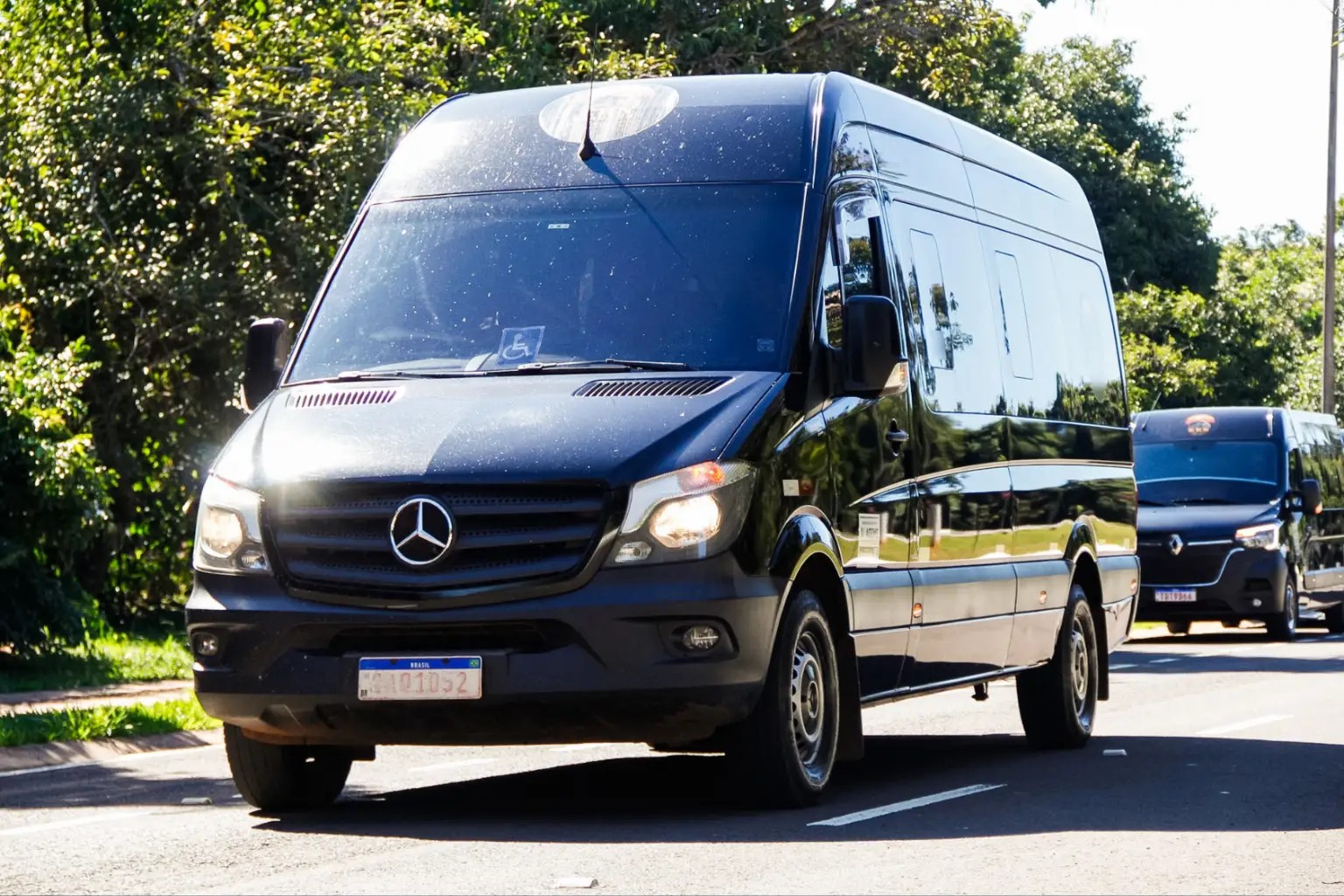 Van Mercedes de 18 lugares da KKS Viagens